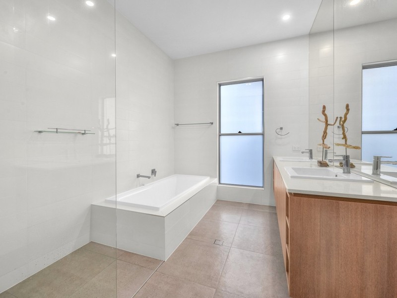 39 Pine Street, Bulimba QLD 4171