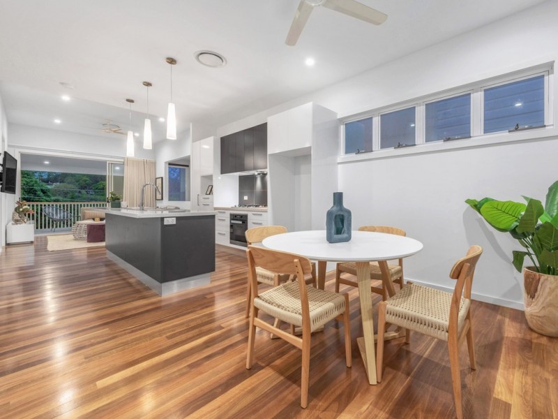 18 Dover Street, Hawthorne QLD 4171