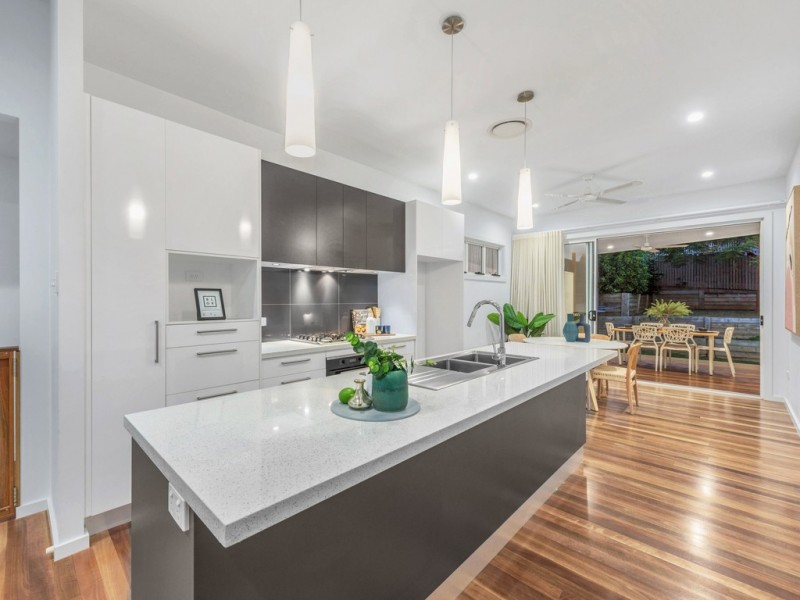 18 Dover Street, Hawthorne QLD 4171