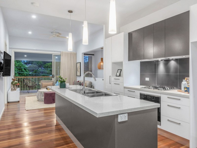 18 Dover Street, Hawthorne QLD 4171