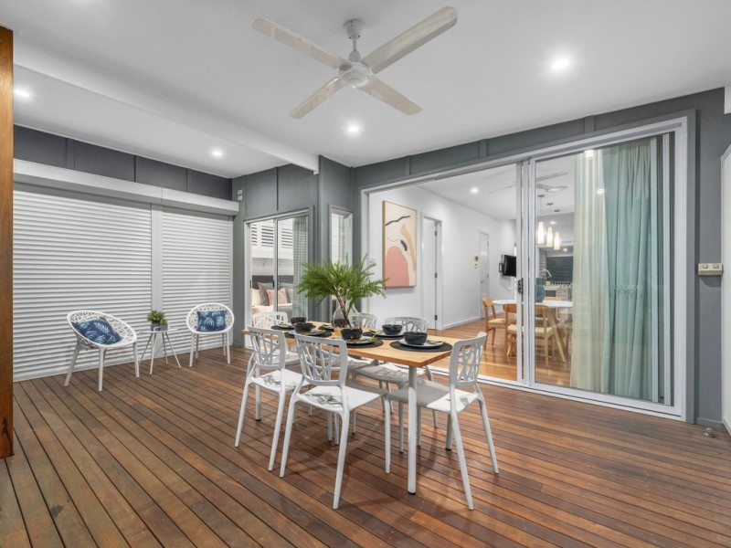 18 Dover Street, Hawthorne QLD 4171