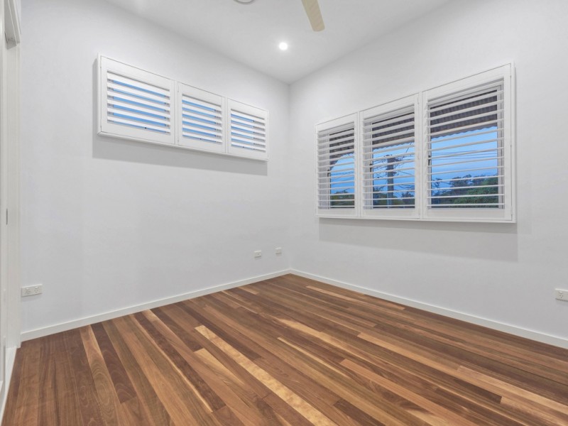 18 Dover Street, Hawthorne QLD 4171