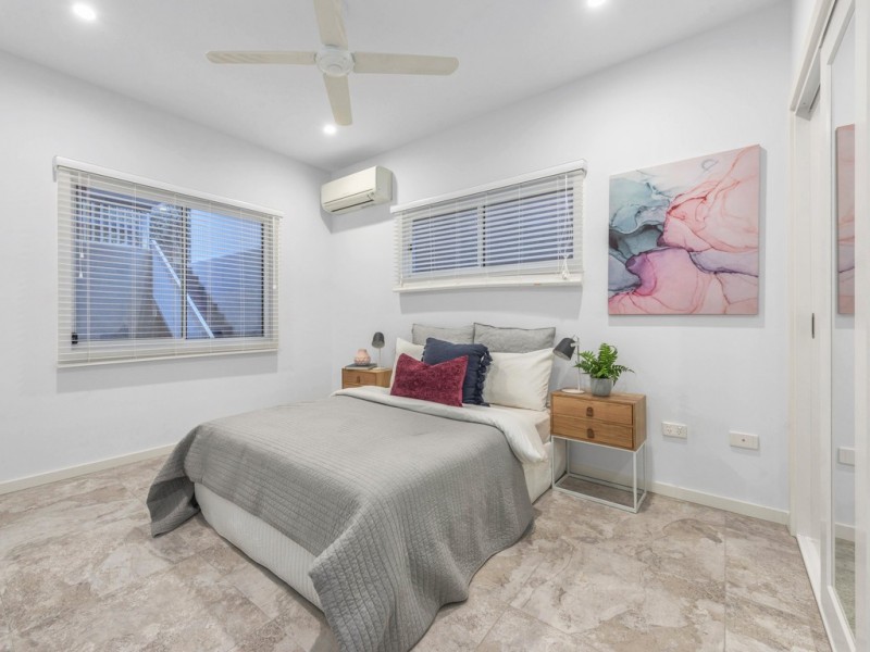 18 Dover Street, Hawthorne QLD 4171