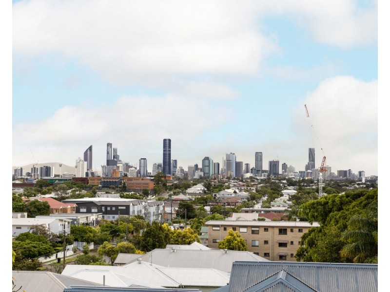 17 Welwyn Crescent, Coorparoo QLD 4151