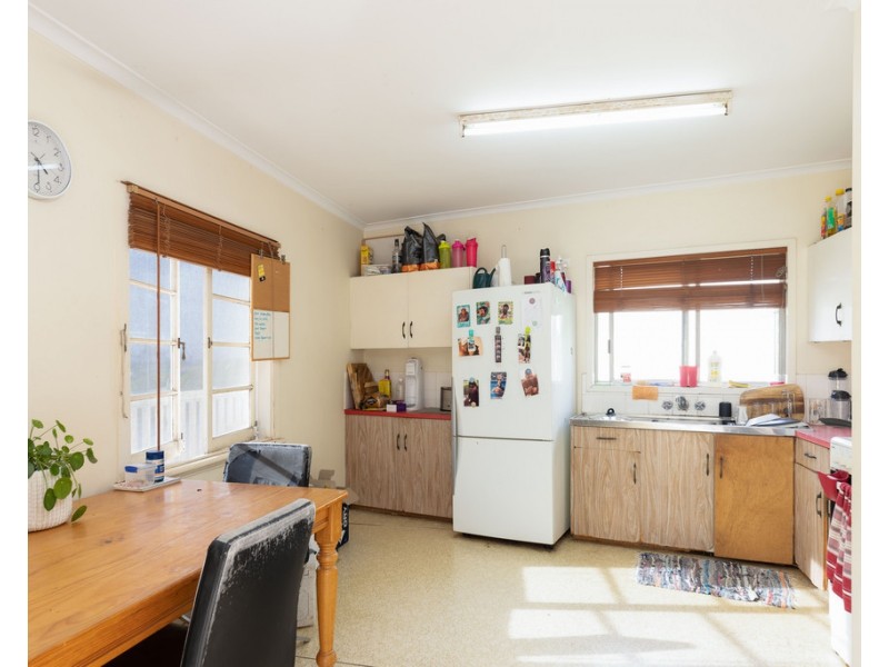 17 Welwyn Crescent, Coorparoo QLD 4151