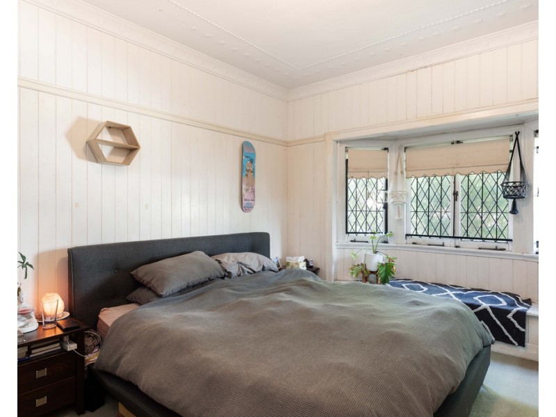 17 Welwyn Crescent, Coorparoo QLD 4151