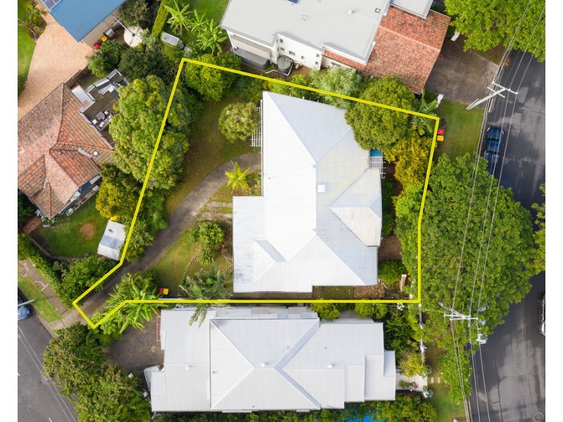 17 Welwyn Crescent, Coorparoo QLD 4151