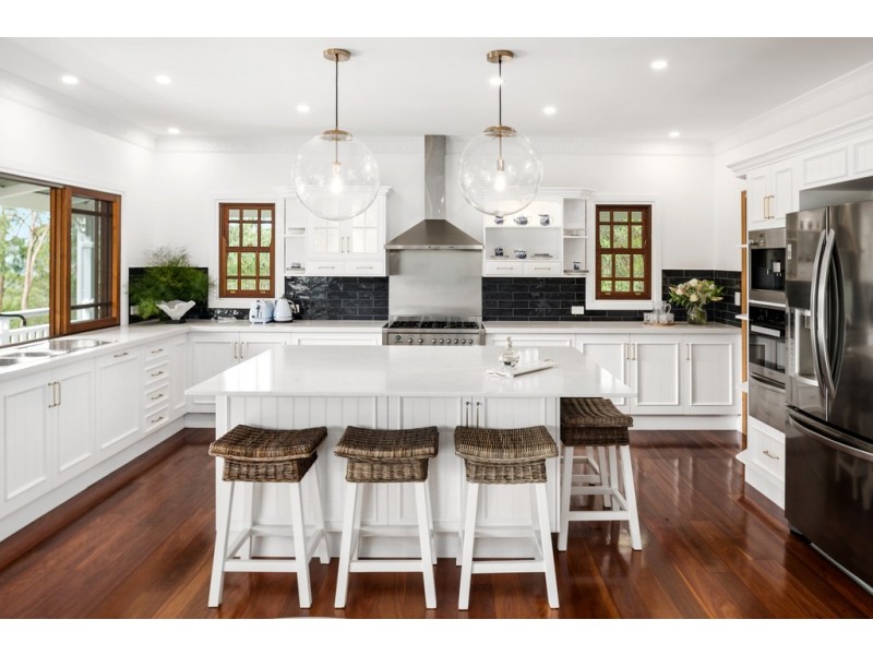 135 Highwood Road, The Gap QLD 4061