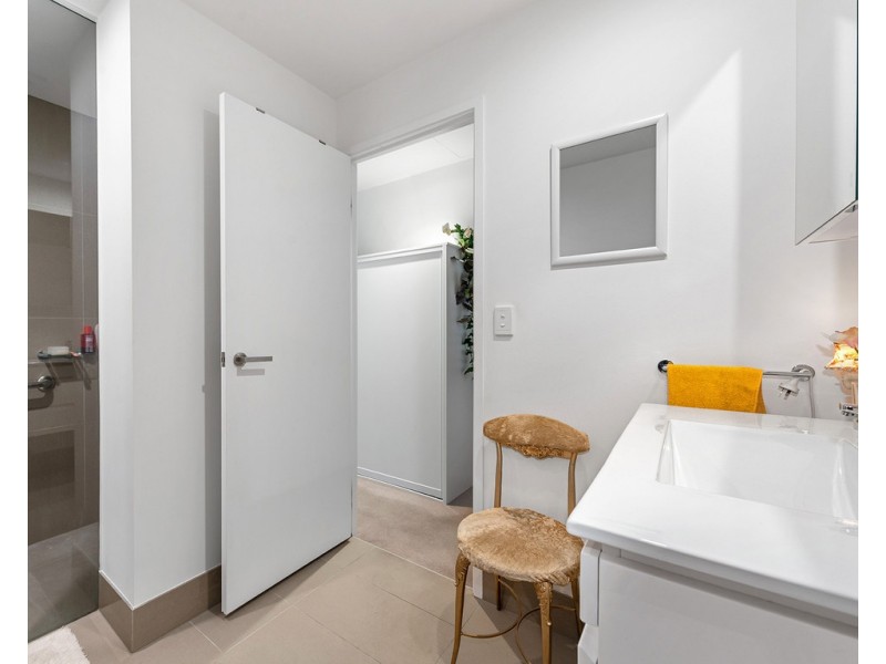 10803/320 Macarthur Avenue, Hamilton QLD 4007