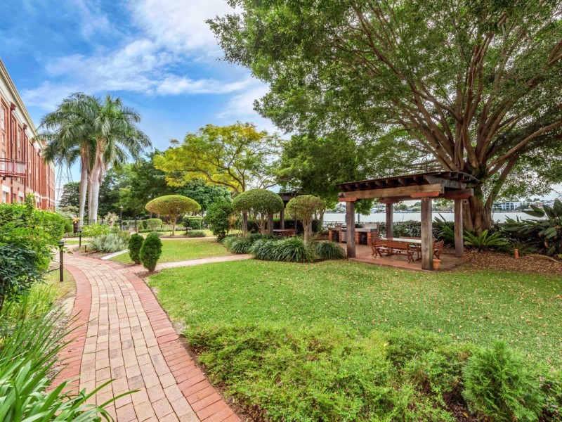 74/53 Vernon Terrace, Teneriffe QLD 4005