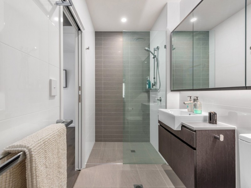 1407/70 Longland Street, Newstead QLD 4006