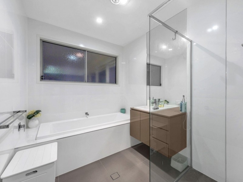 71 Fifth Avenue, Balmoral QLD 4171