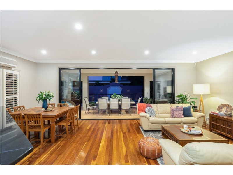 114 Stuart Street, Bulimba QLD 4171