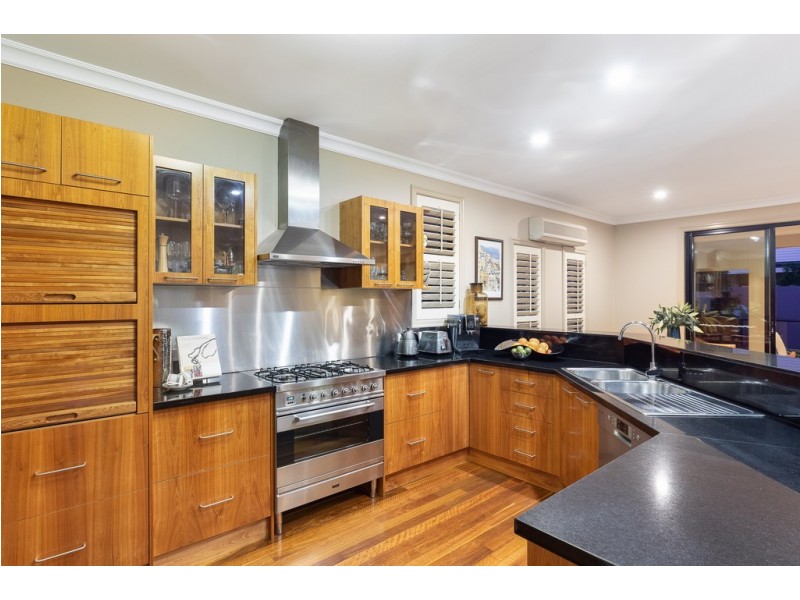 114 Stuart Street, Bulimba QLD 4171