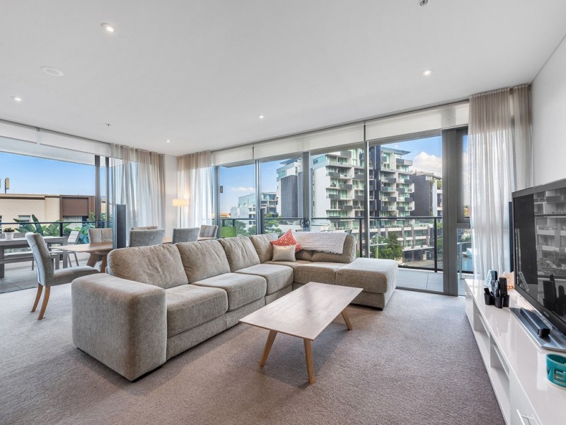 1046/12 Longland Street, Newstead QLD 4006