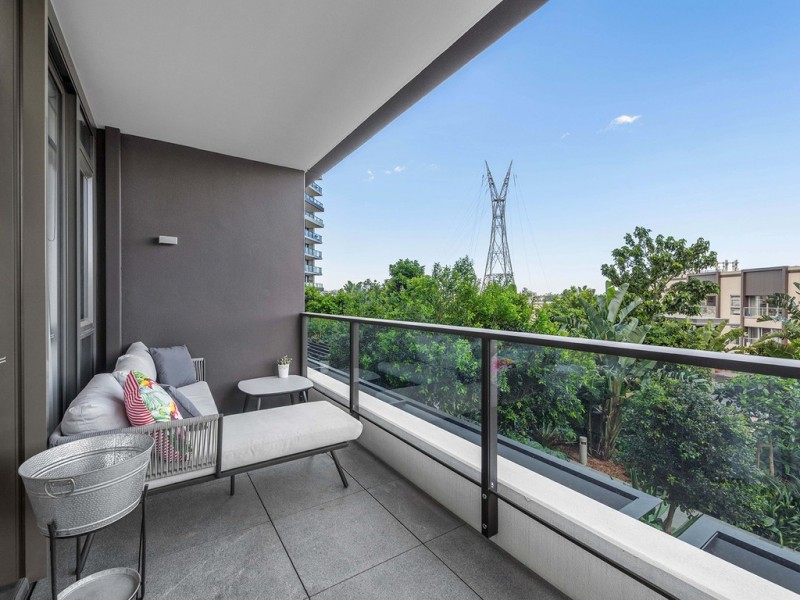 1046/12 Longland Street, Newstead QLD 4006