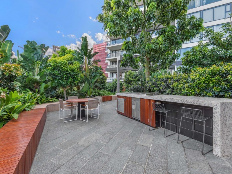 1046/12 Longland Street, Newstead QLD 4006