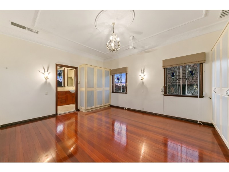 97 Crescent Road, Hamilton QLD 4007