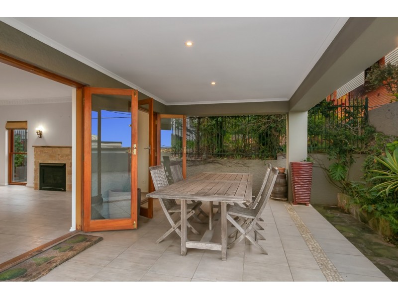 97 Crescent Road, Hamilton QLD 4007