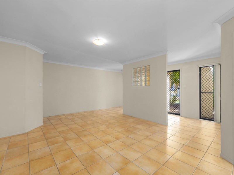 7 Adley Street, Carindale QLD 4152