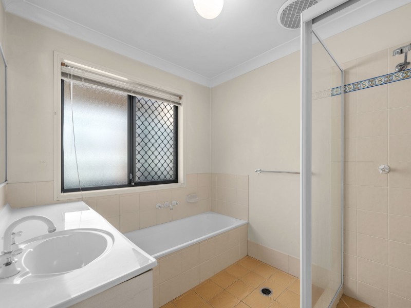 7 Adley Street, Carindale QLD 4152