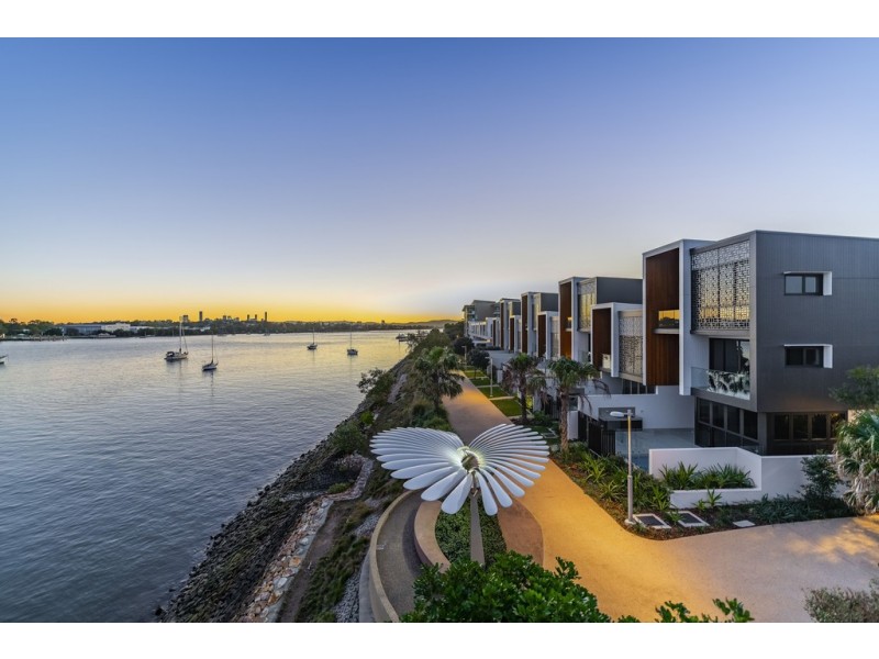 84 Parkside Circuit, Hamilton QLD 4007