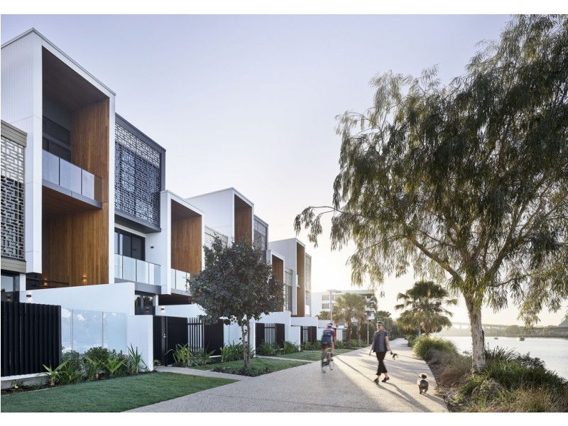 84 Parkside Circuit, Hamilton QLD 4007