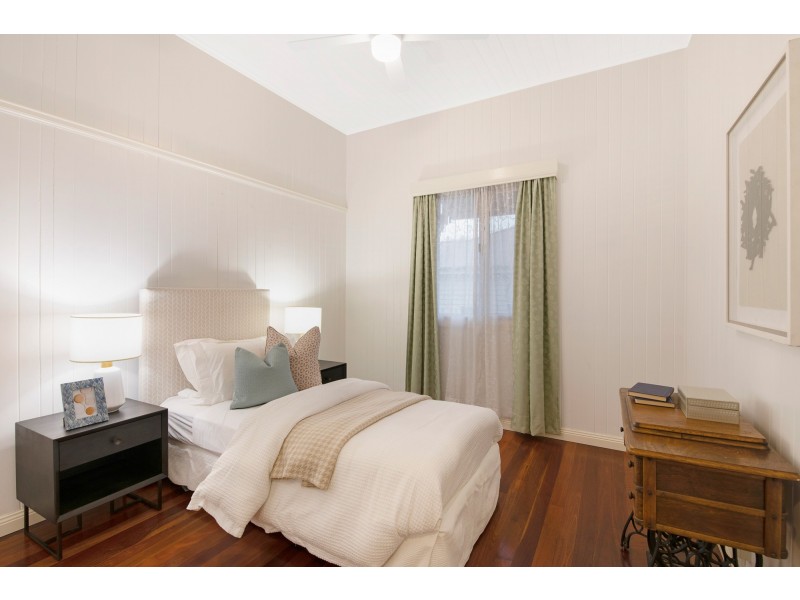 53 Gillan Street, Norman Park QLD 4170