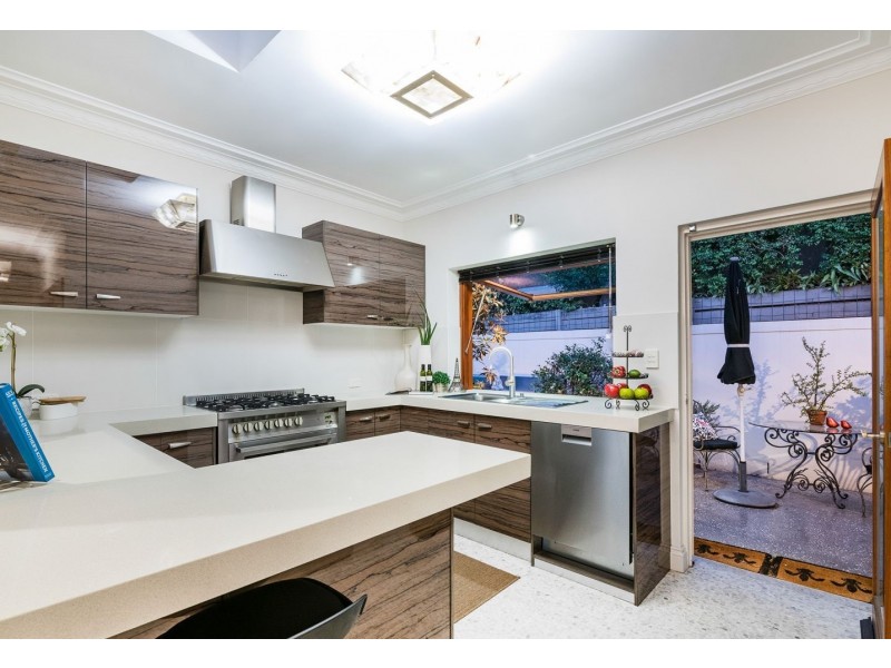 37 Wendell Street, Norman Park QLD 4170