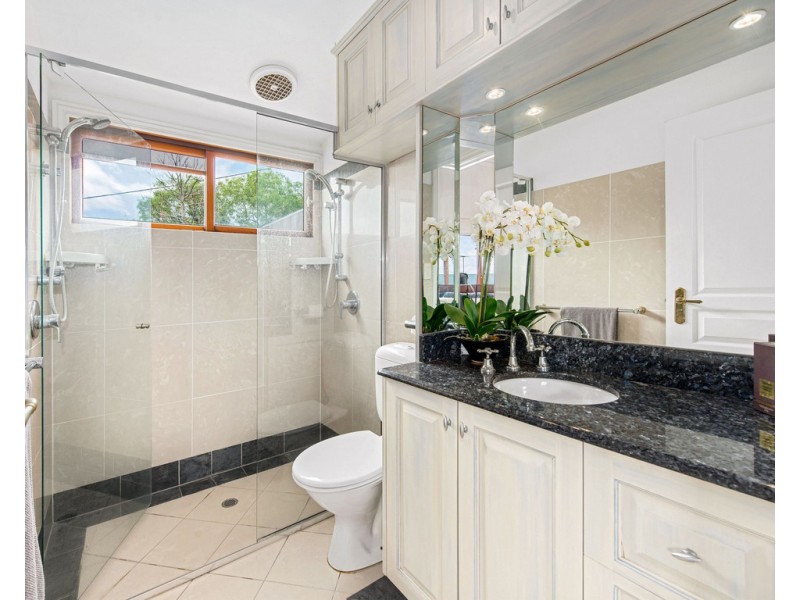 20 Goldsbrough Road, Taringa QLD 4068