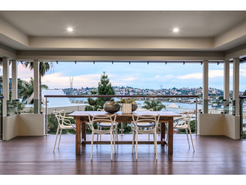 59 Teneriffe Drive, Teneriffe QLD 4005