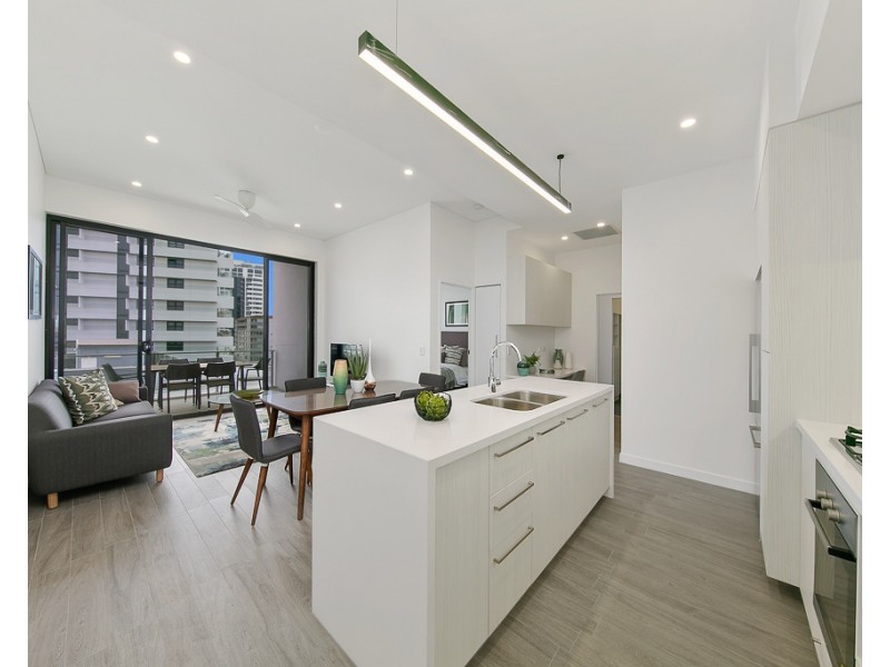 585 / 33 Remora Road, Hamilton QLD 4007