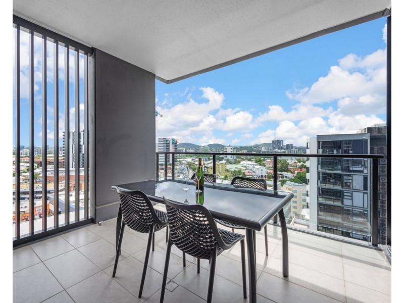 1108/9 Edmondstone Street, South Brisbane QLD 4101