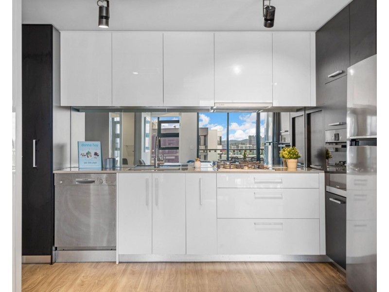 1108/9 Edmondstone Street, South Brisbane QLD 4101