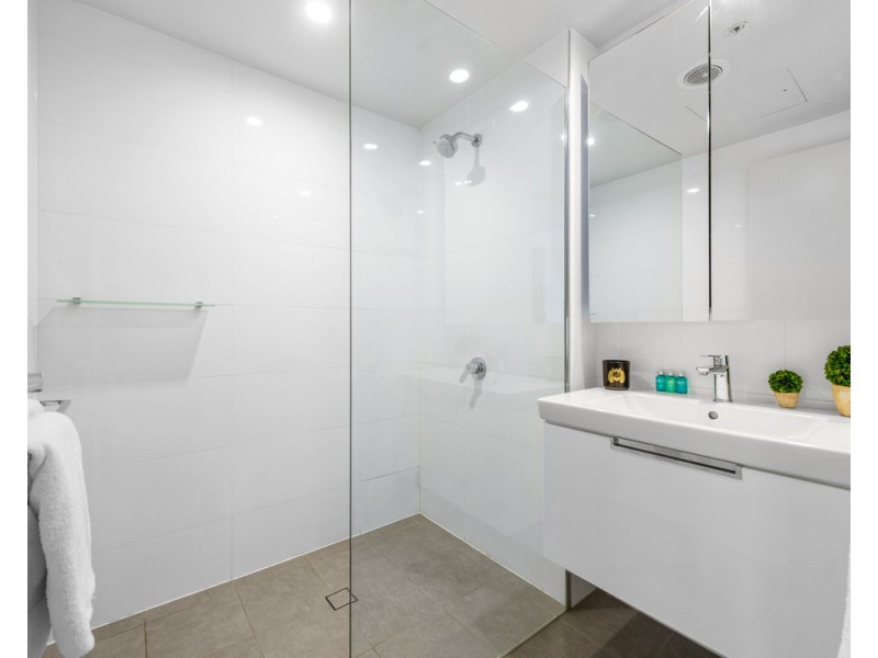 1108/9 Edmondstone Street, South Brisbane QLD 4101
