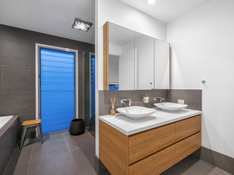 60 Brown Parade, Ashgrove QLD 4060