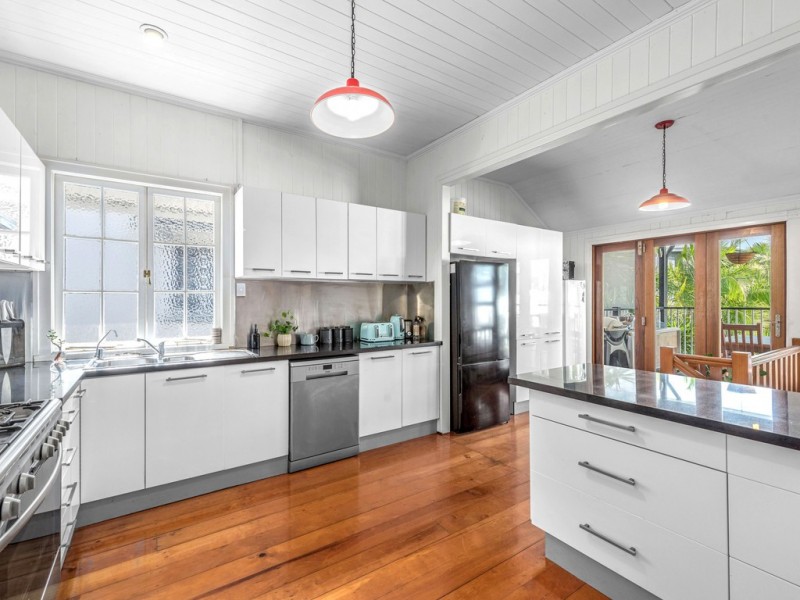 8 Suvla Street, Balmoral QLD 4171