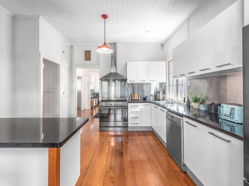 8 Suvla Street, Balmoral QLD 4171