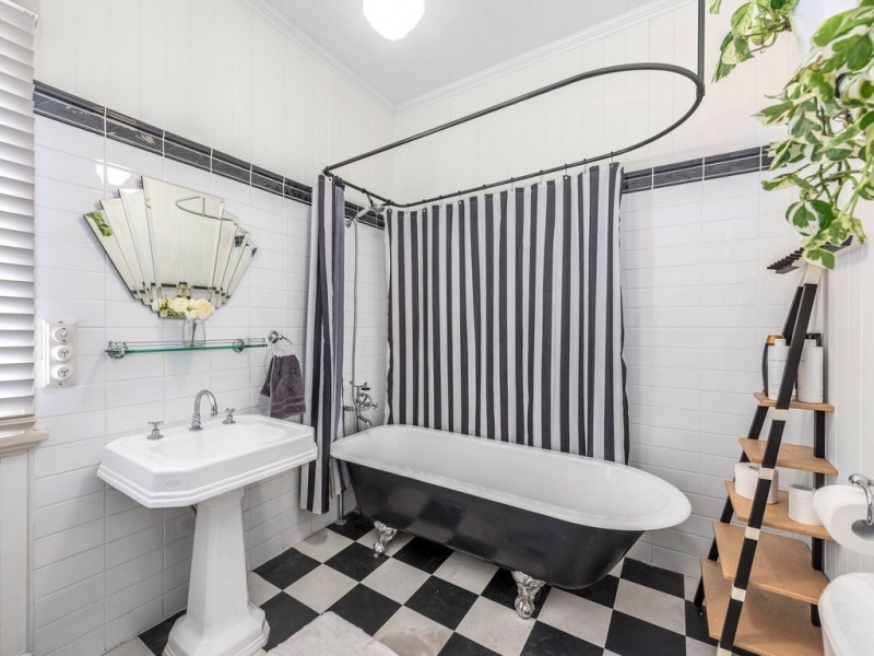 8 Suvla Street, Balmoral QLD 4171