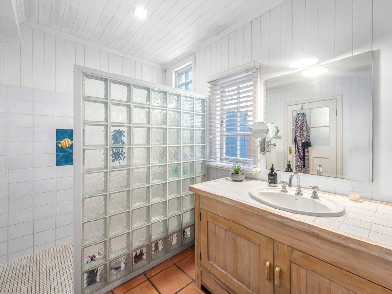 8 Suvla Street, Balmoral QLD 4171