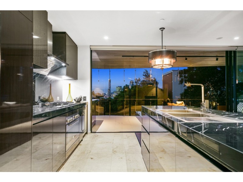 2/180 Dornoch Terrace, Highgate Hill QLD 4101