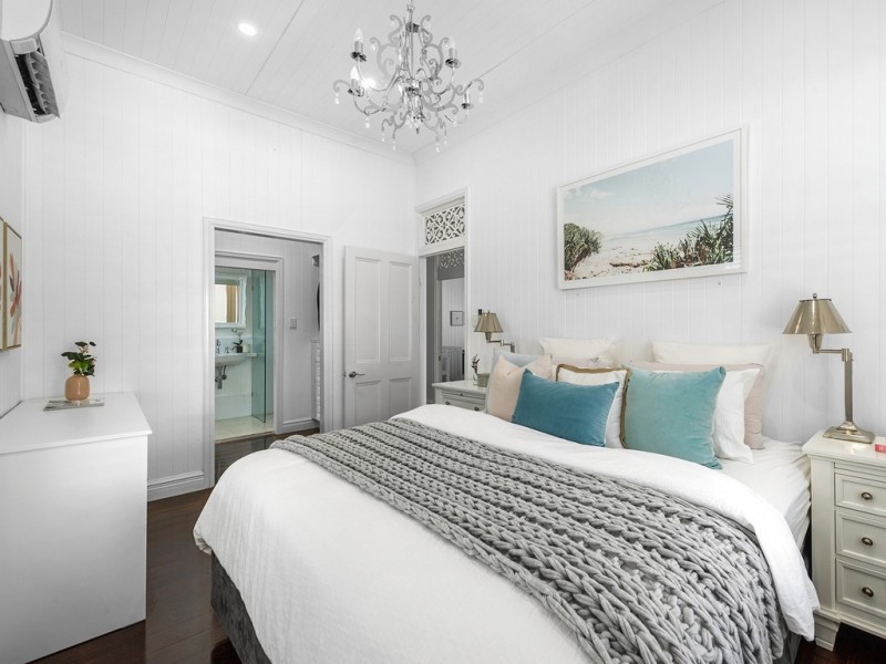 4 Owen Street, Wooloowin QLD 4030