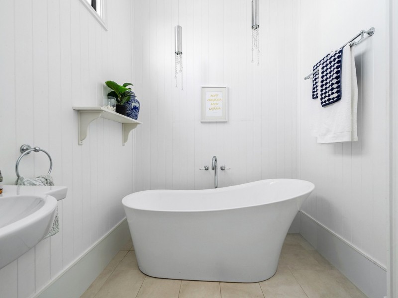 4 Owen Street, Wooloowin QLD 4030