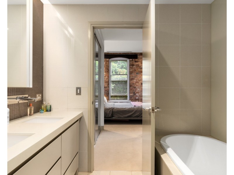 2133/32 Refinery Parade, New Farm QLD 4005