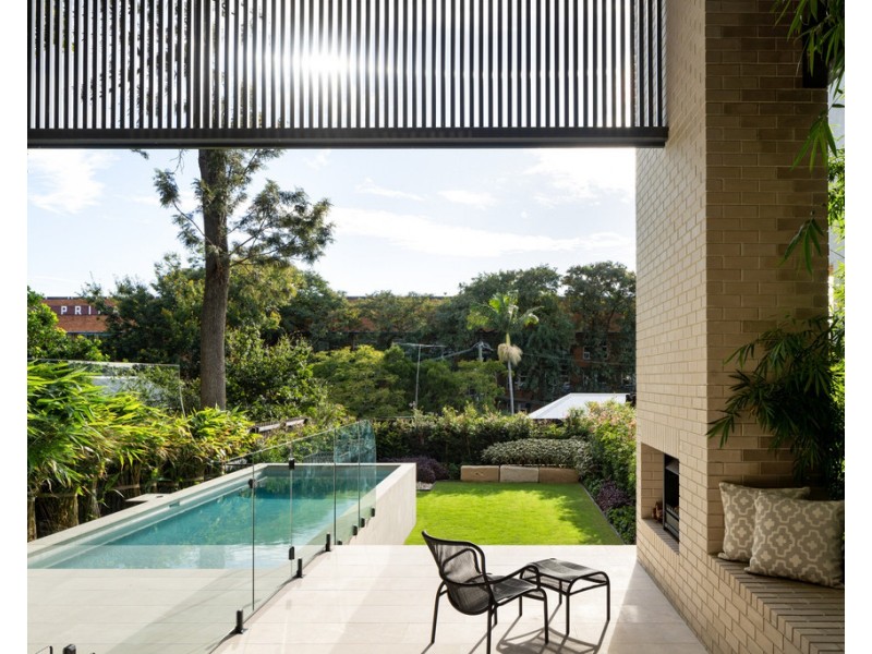 16 Walker Avenue, Teneriffe QLD 4005