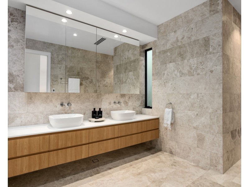 16 Walker Avenue, Teneriffe QLD 4005