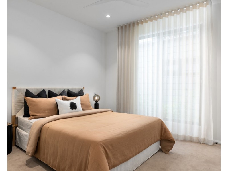 16 Walker Avenue, Teneriffe QLD 4005