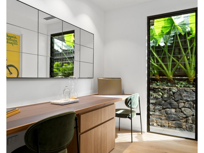 16 Walker Avenue, Teneriffe QLD 4005