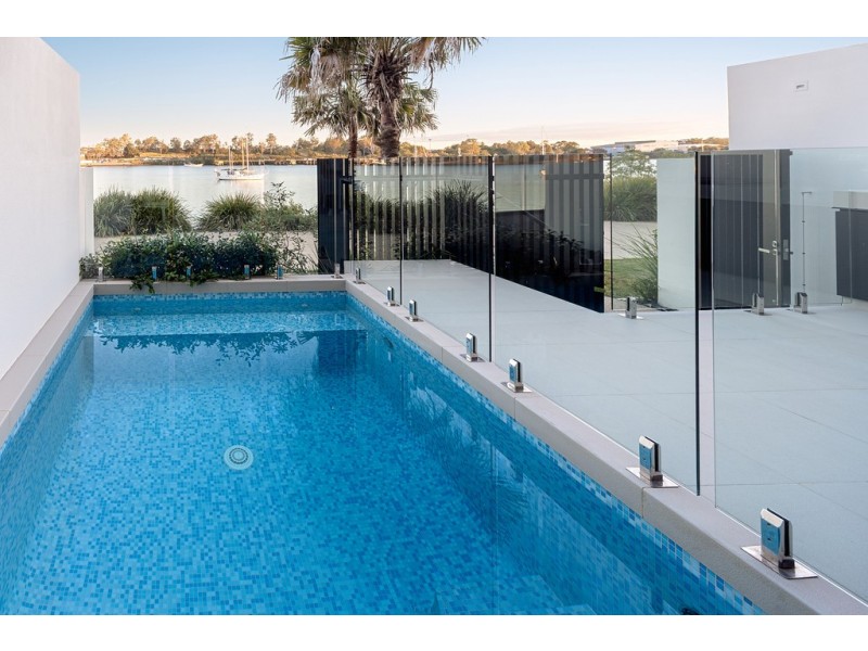 82 Parkside Circuit, Hamilton QLD 4007