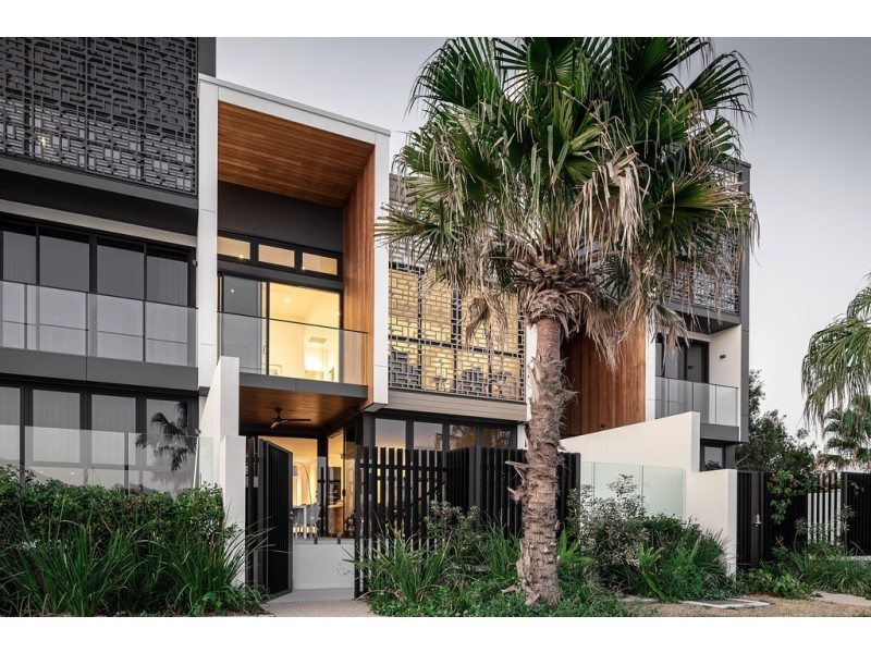 82 Parkside Circuit, Hamilton QLD 4007